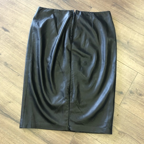 DANIER LEATHER MIDI SKIRT FULLY LINED WITH BACK ZIPPER IN SIZE 6 - Picture 2 of 5